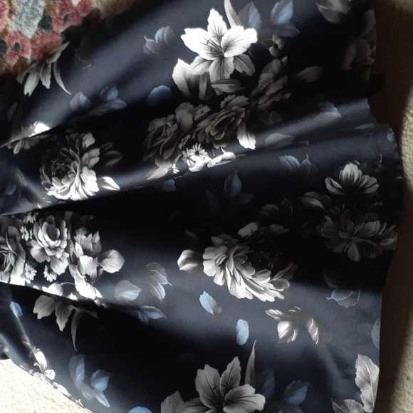 Honey Chelsea Floral Midi Dress - Picture 3 of 10